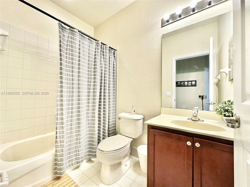 На продажу: $419,900 (3 спален, 2 ванн, 1256 Квадратных фут)