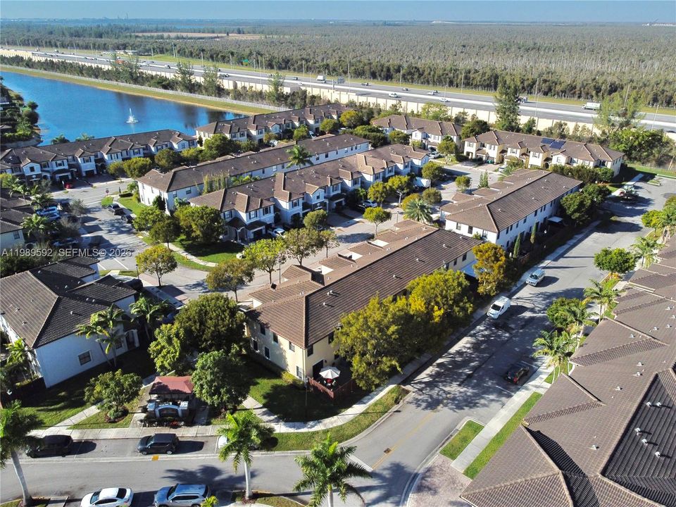 На продажу: $419,900 (3 спален, 2 ванн, 1256 Квадратных фут)