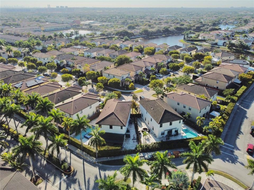 На продажу: $419,900 (3 спален, 2 ванн, 1256 Квадратных фут)