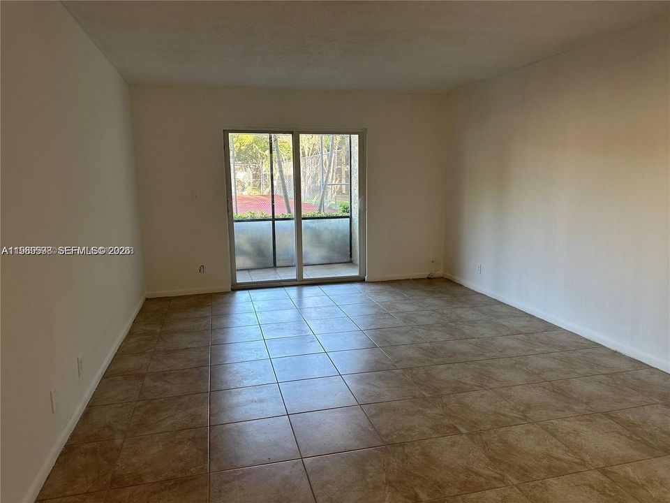 В аренду: $1,600 (1 спален, 1 ванн, 678 Квадратных фут)