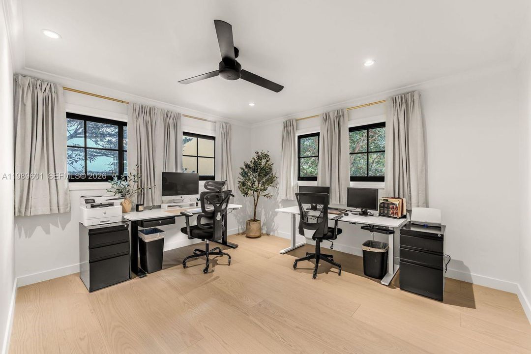 Recently Sold: $3,200,000 (4 beds, 3 baths, 2346 Square Feet)