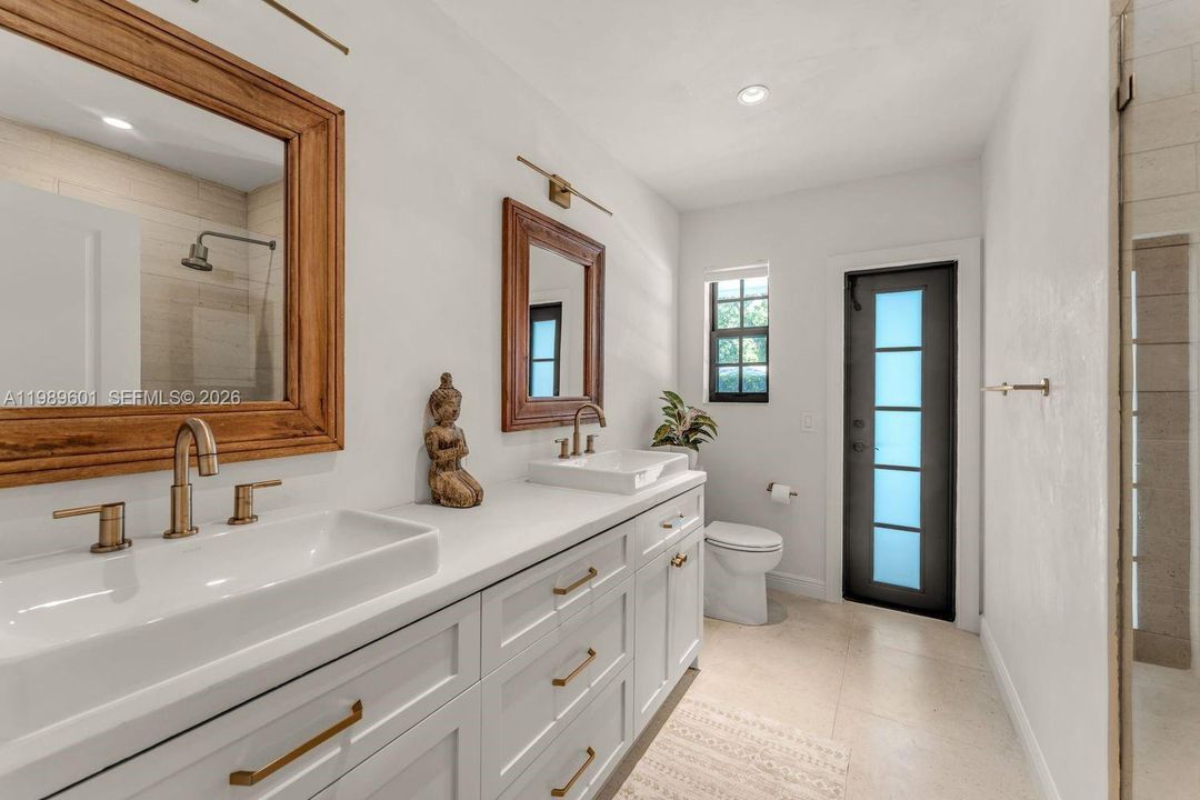 Recently Sold: $3,200,000 (4 beds, 3 baths, 2346 Square Feet)