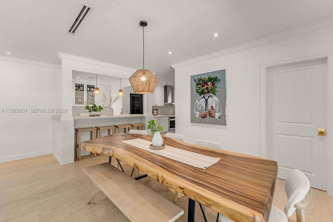 Recently Sold: $3,200,000 (4 beds, 3 baths, 2346 Square Feet)