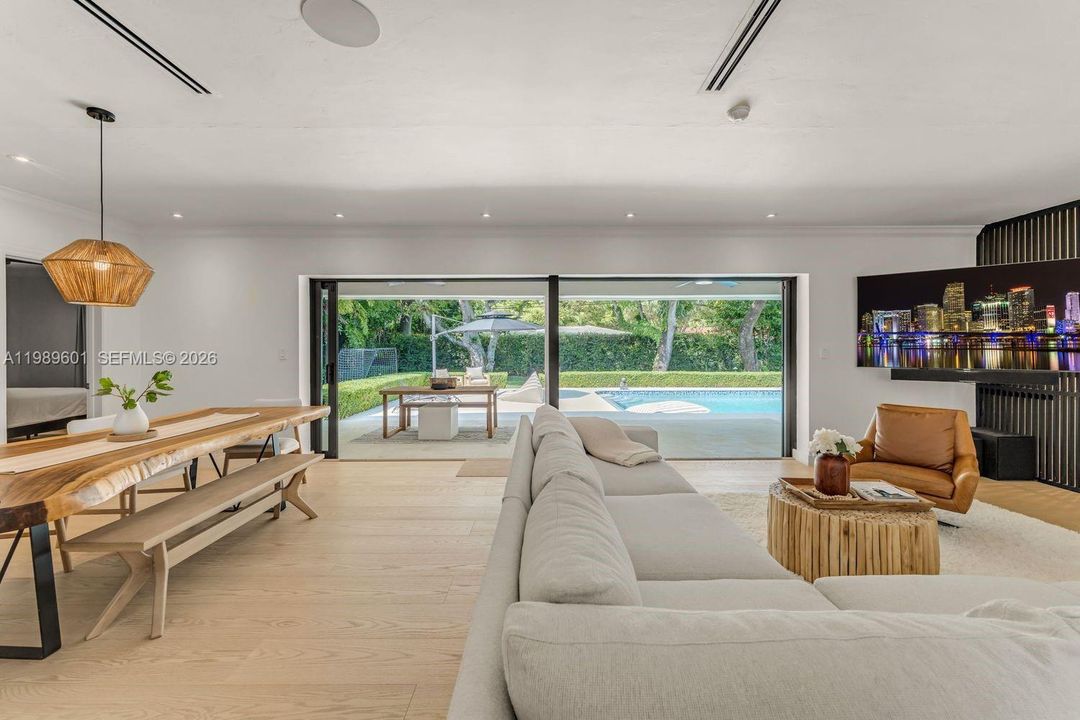 Recently Sold: $3,200,000 (4 beds, 3 baths, 2346 Square Feet)