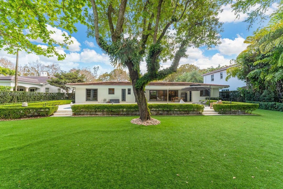 Recently Sold: $3,200,000 (4 beds, 3 baths, 2346 Square Feet)