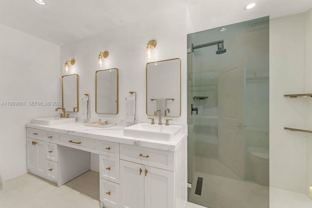 Recently Sold: $3,200,000 (4 beds, 3 baths, 2346 Square Feet)