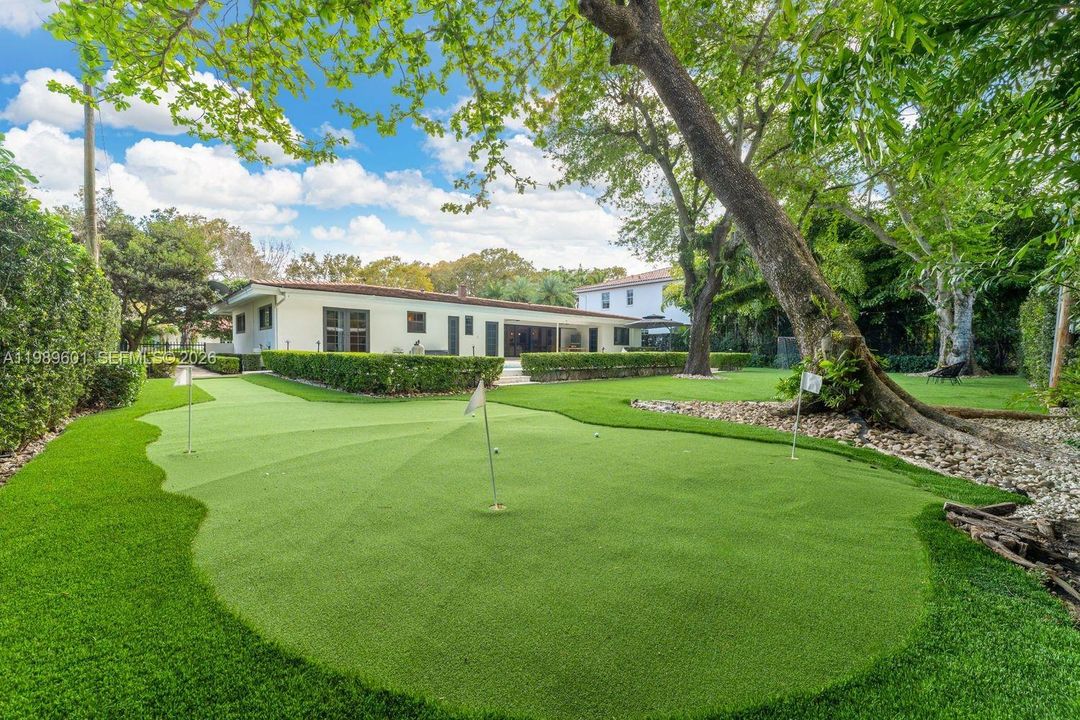 Recently Sold: $3,200,000 (4 beds, 3 baths, 2346 Square Feet)