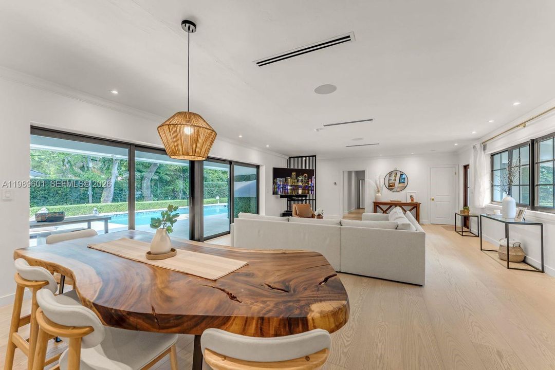 Recently Sold: $3,200,000 (4 beds, 3 baths, 2346 Square Feet)