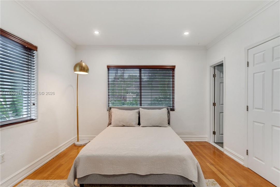 Second bedroom with en-suite bathroom