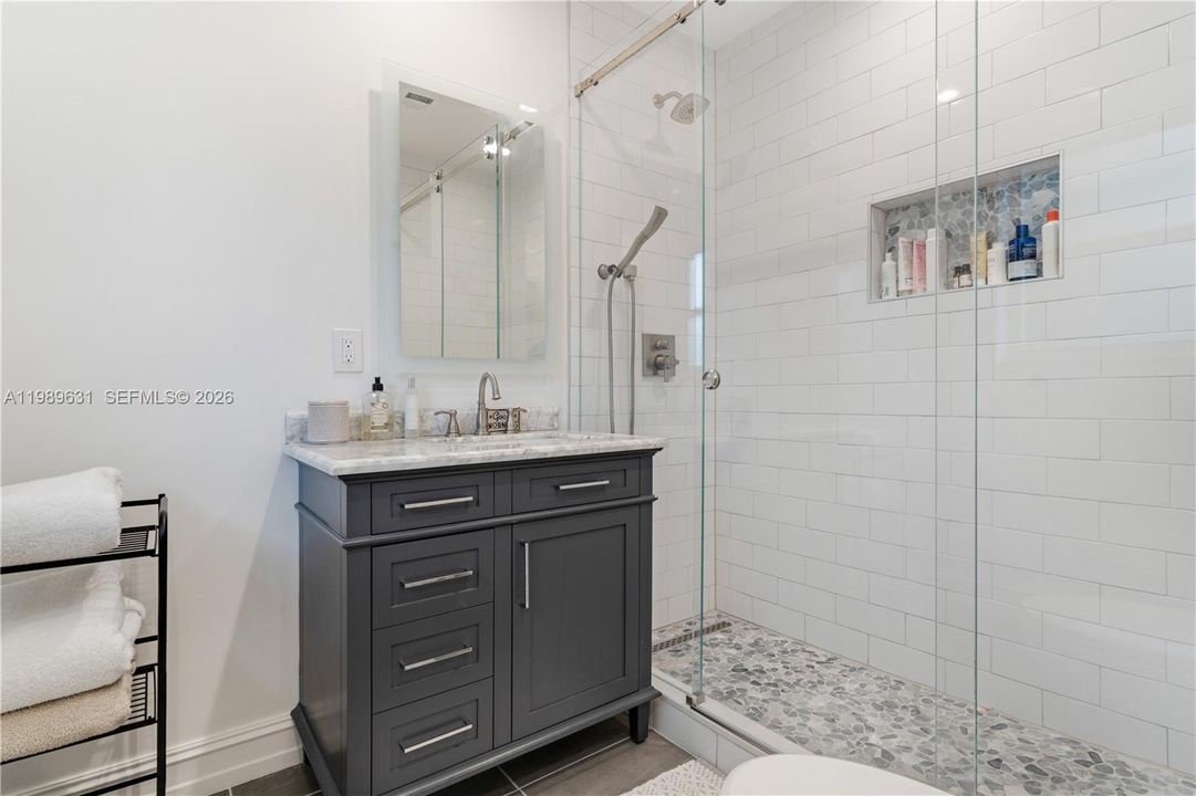 En-suite bathroom for second bedroom
