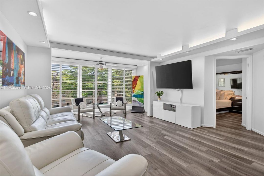 待售: $239,900 (2 贝兹, 2 浴室, 1225 平方英尺)