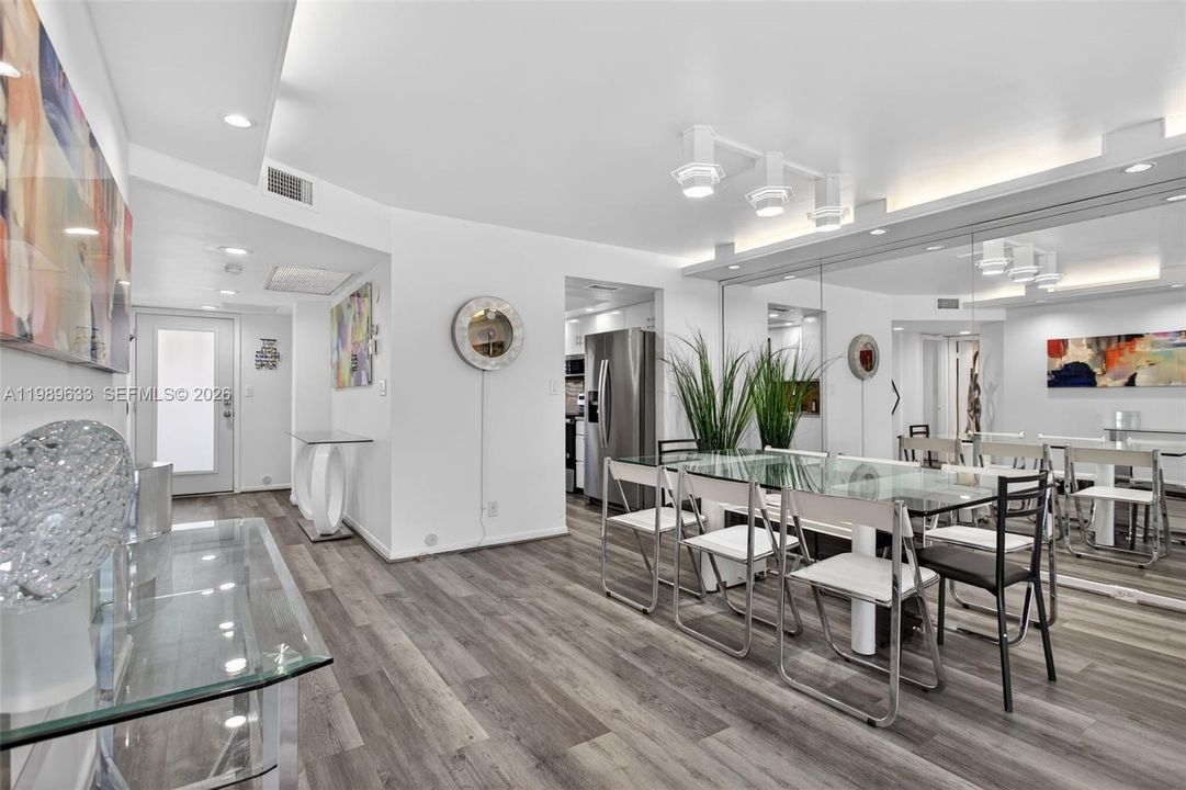 待售: $239,900 (2 贝兹, 2 浴室, 1225 平方英尺)