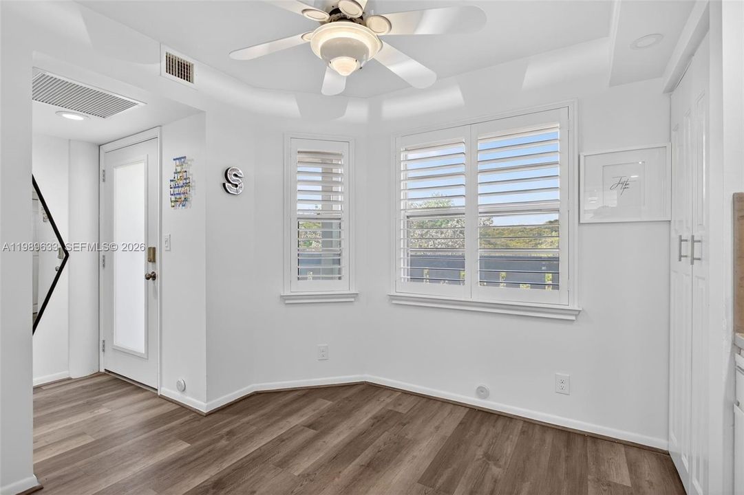 待售: $239,900 (2 贝兹, 2 浴室, 1225 平方英尺)