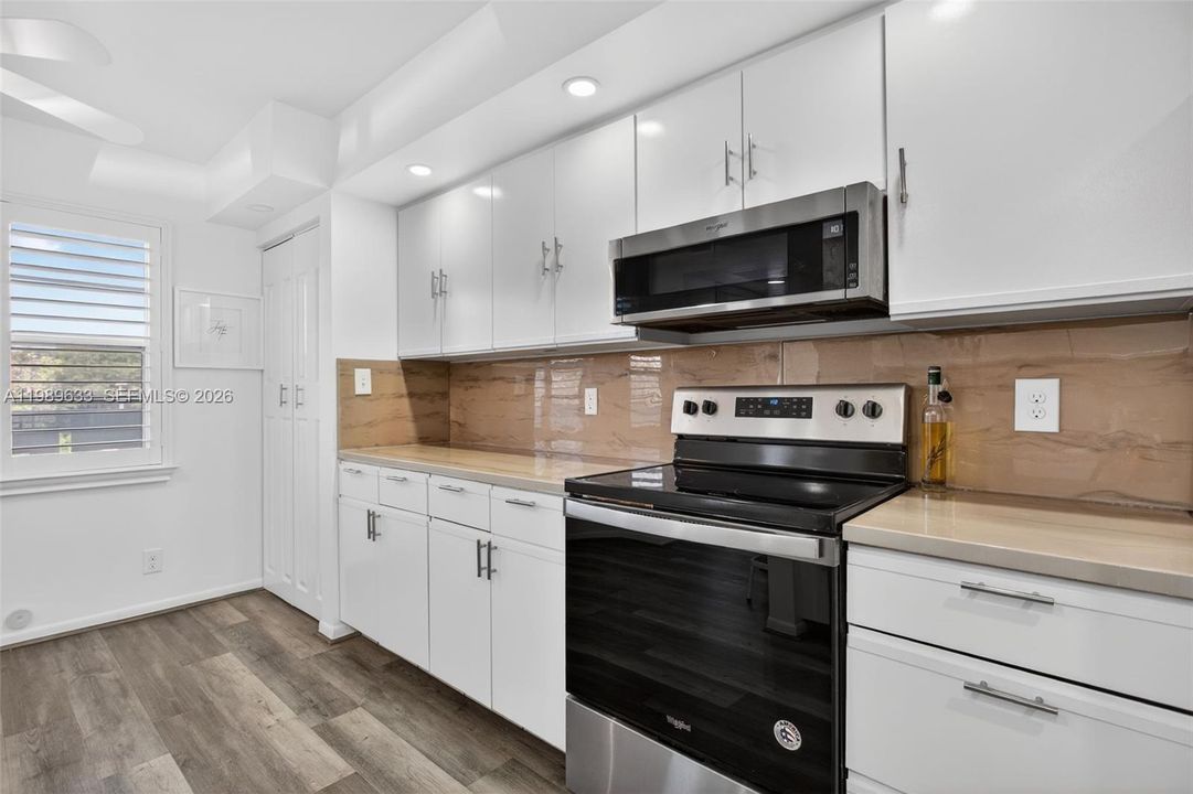 待售: $239,900 (2 贝兹, 2 浴室, 1225 平方英尺)