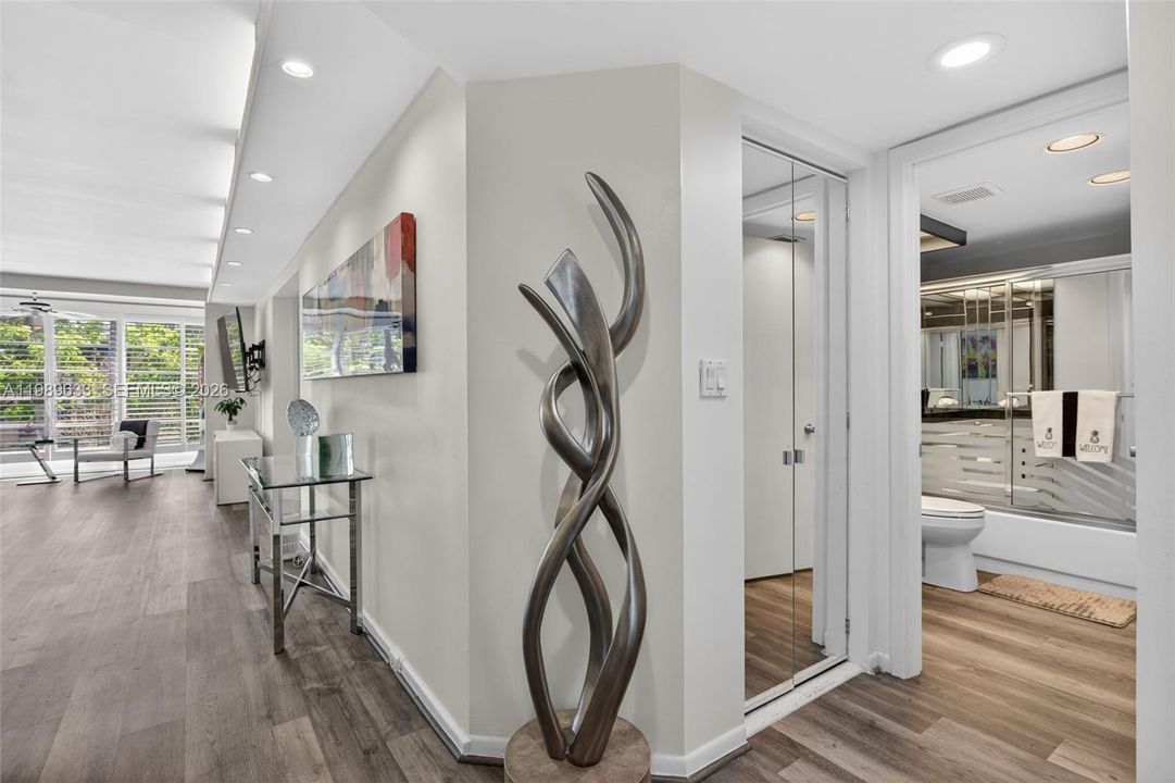 待售: $239,900 (2 贝兹, 2 浴室, 1225 平方英尺)