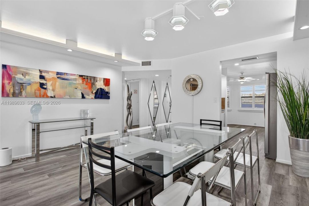 待售: $239,900 (2 贝兹, 2 浴室, 1225 平方英尺)