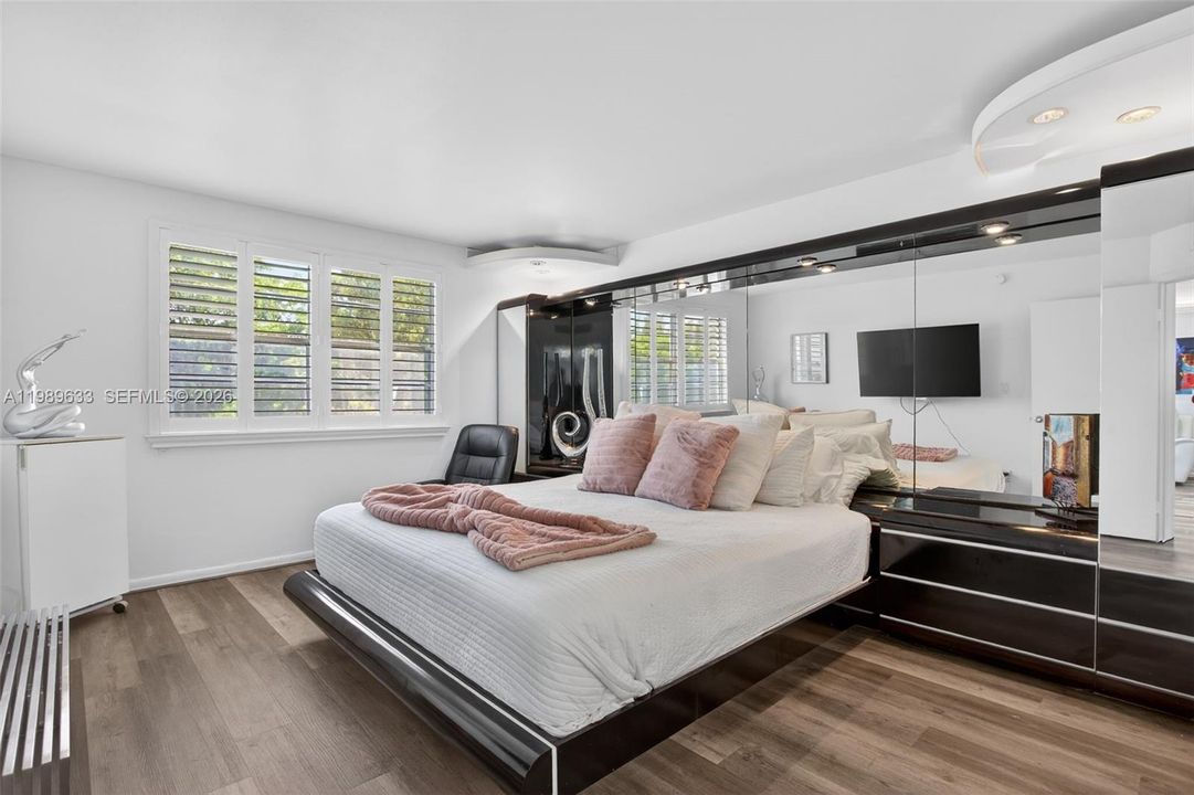 待售: $239,900 (2 贝兹, 2 浴室, 1225 平方英尺)