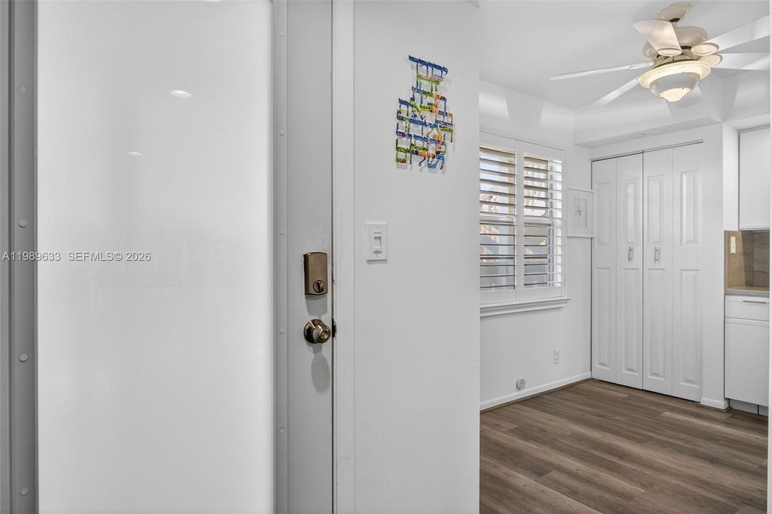 待售: $239,900 (2 贝兹, 2 浴室, 1225 平方英尺)