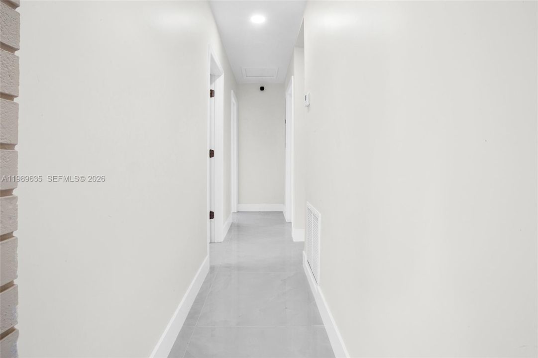 Под контрактом: $499,000 (3 спален, 2 ванн, 1009 Квадратных фут)