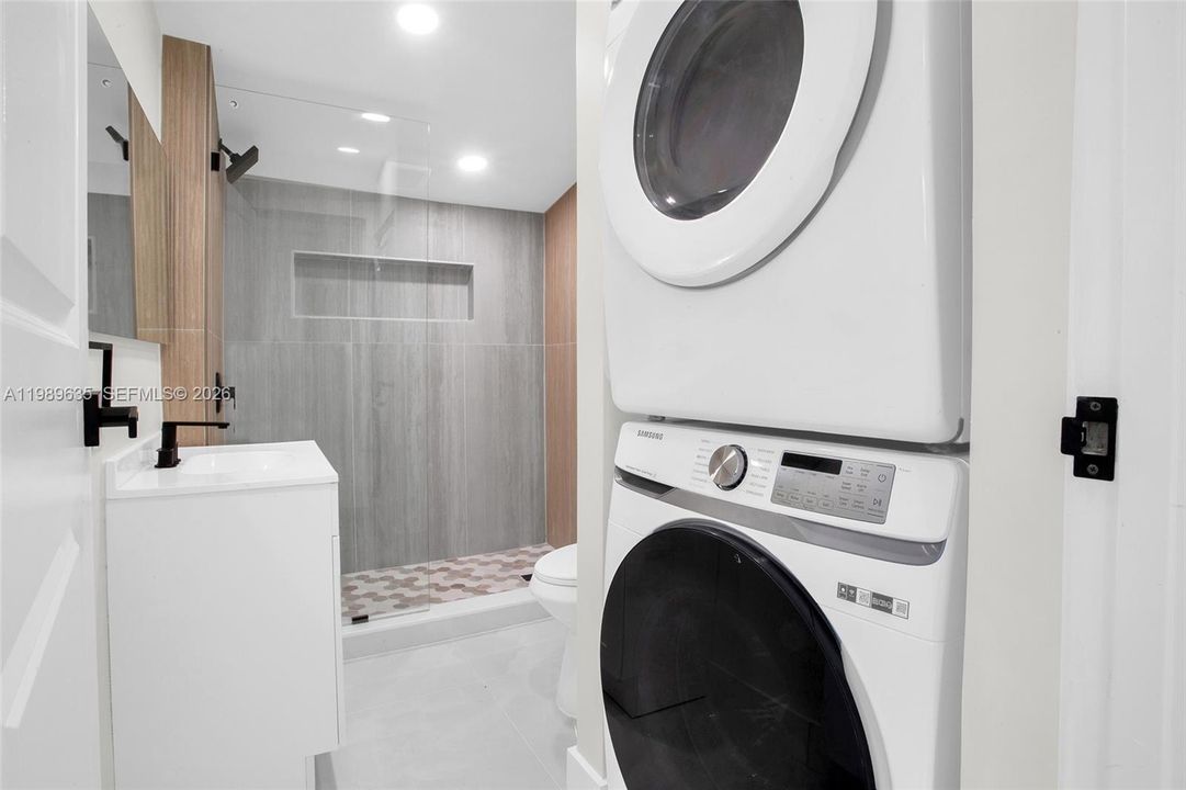 Под контрактом: $499,000 (3 спален, 2 ванн, 1009 Квадратных фут)
