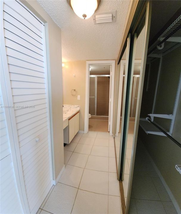 На продажу: $254,900 (2 спален, 2 ванн, 1150 Квадратных фут)