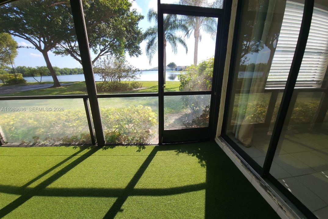 На продажу: $254,900 (2 спален, 2 ванн, 1150 Квадратных фут)