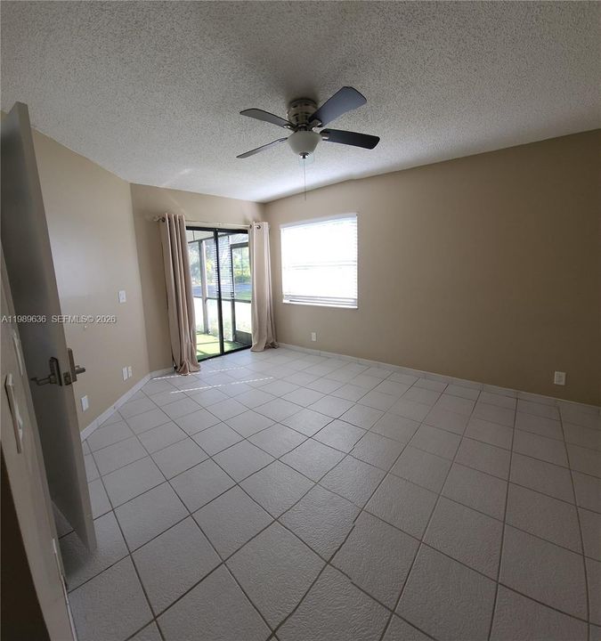 На продажу: $254,900 (2 спален, 2 ванн, 1150 Квадратных фут)