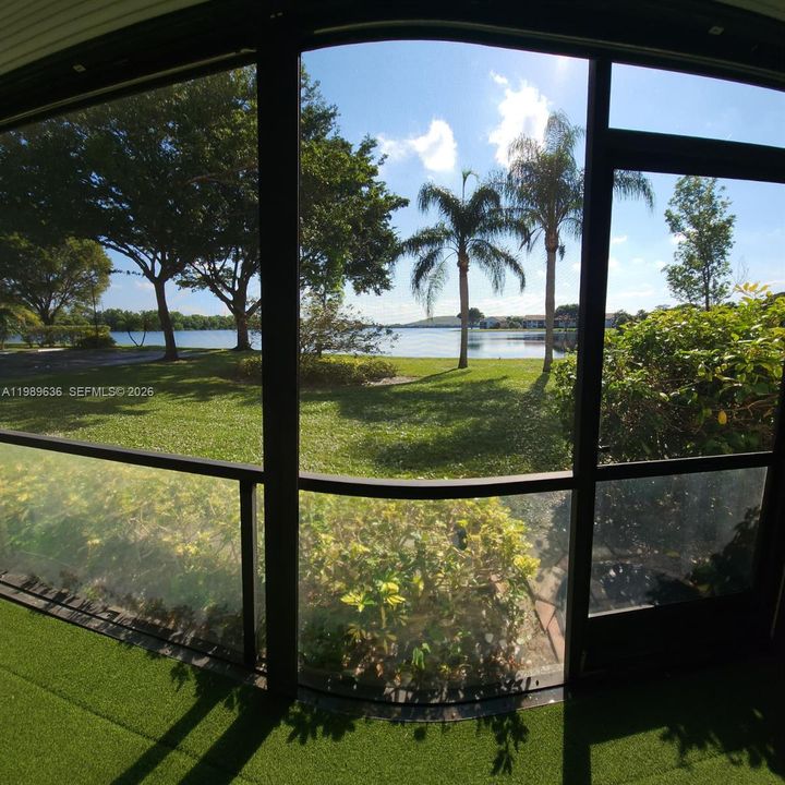 На продажу: $254,900 (2 спален, 2 ванн, 1150 Квадратных фут)