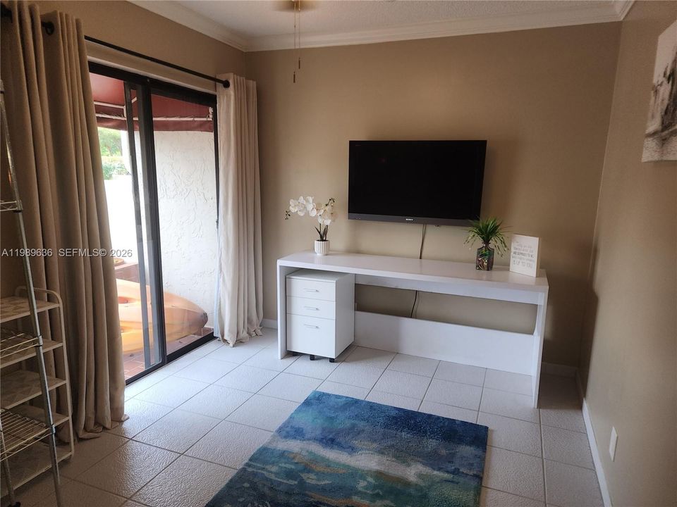 На продажу: $254,900 (2 спален, 2 ванн, 1150 Квадратных фут)