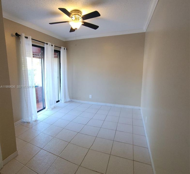 На продажу: $254,900 (2 спален, 2 ванн, 1150 Квадратных фут)