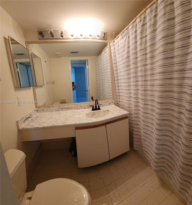 На продажу: $254,900 (2 спален, 2 ванн, 1150 Квадратных фут)