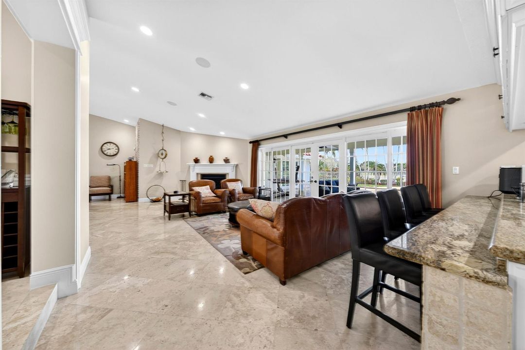Family Room/Breakfast Bar