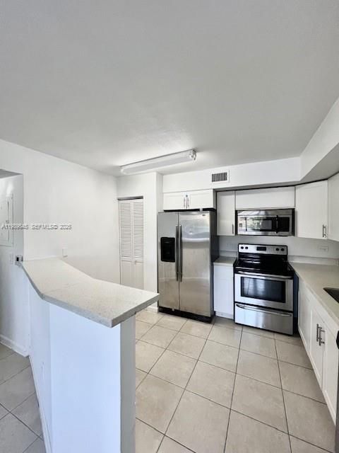 For Sale: $250,000 (2 beds, 1 baths, 749 Square Feet)