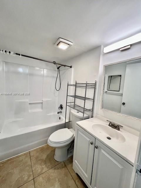 For Sale: $250,000 (2 beds, 1 baths, 749 Square Feet)