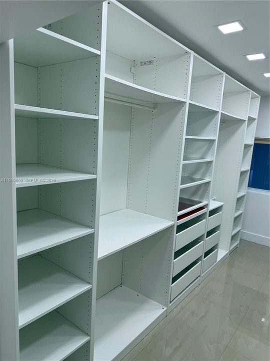 Под контрактом: $499,000 (3 спален, 2 ванн, 1188 Квадратных фут)