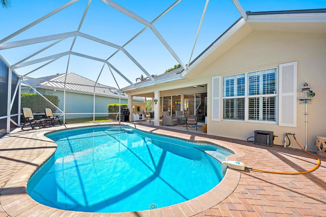 2215 SW Mayflower Dr