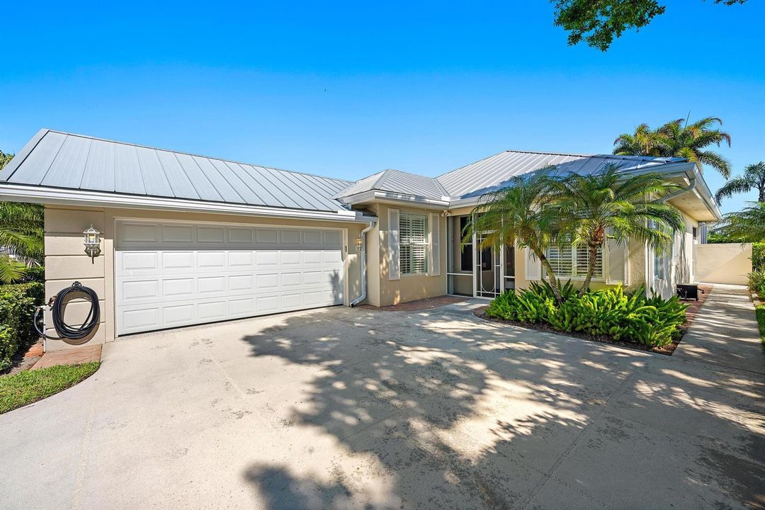 2215 SW Mayflower Dr-25