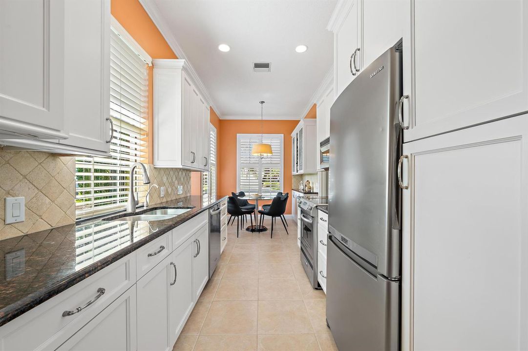 2215 SW Mayflower Dr