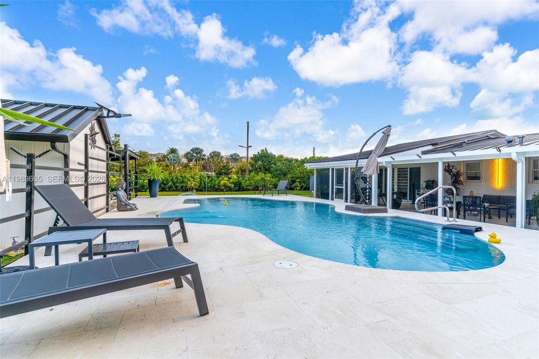 POOL DECK RESTING AREA