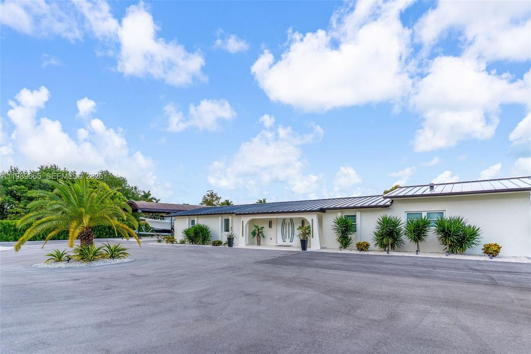 FRONT STRUCTURE ENTRY