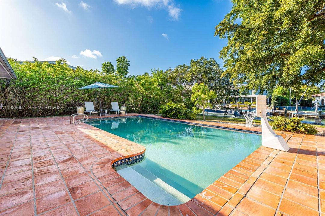 For Sale: $11,600,000 (5 beds, 5 baths, 3509 Square Feet)