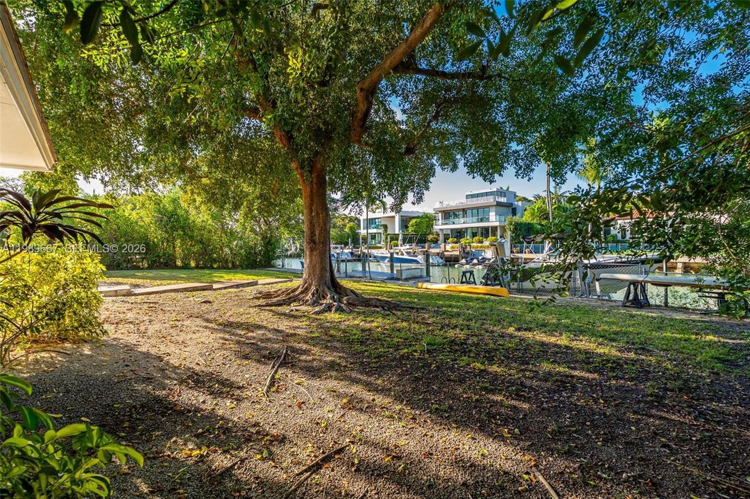 For Sale: $11,600,000 (5 beds, 5 baths, 3509 Square Feet)
