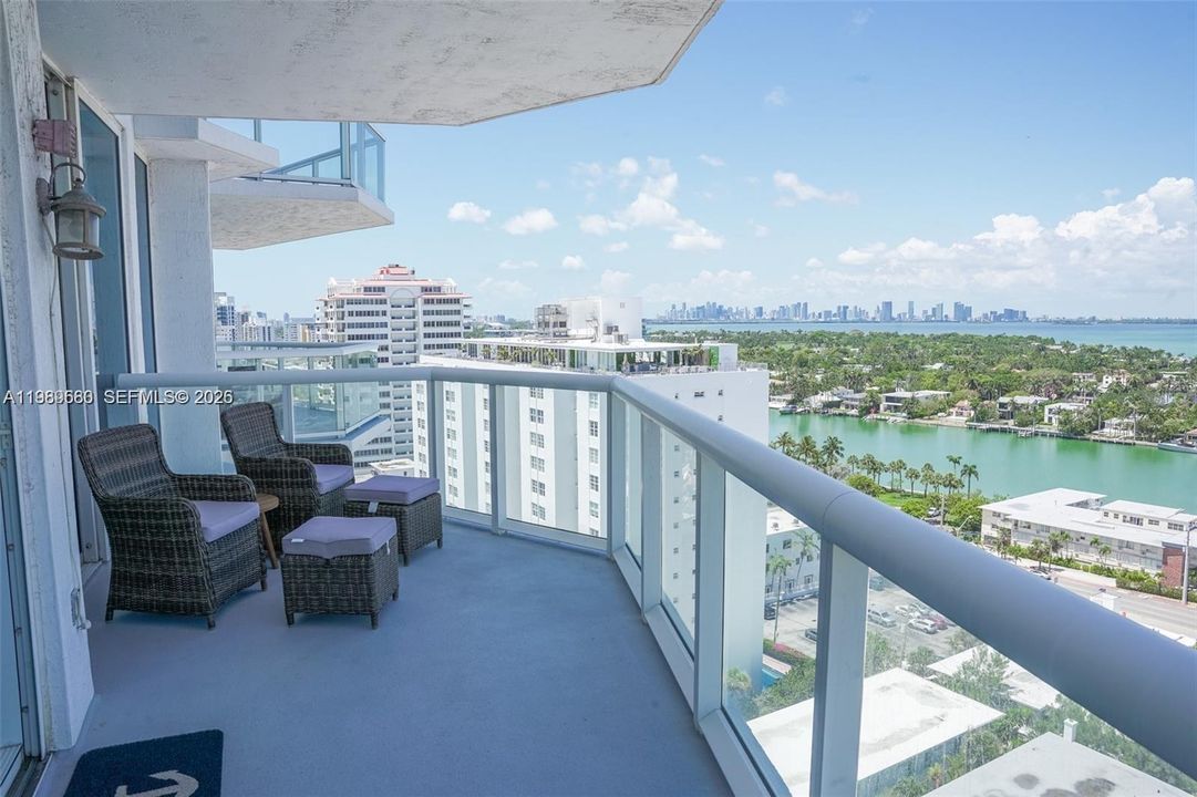 For Sale: $1,550,000 (2 beds, 2 baths, 1128 Square Feet)