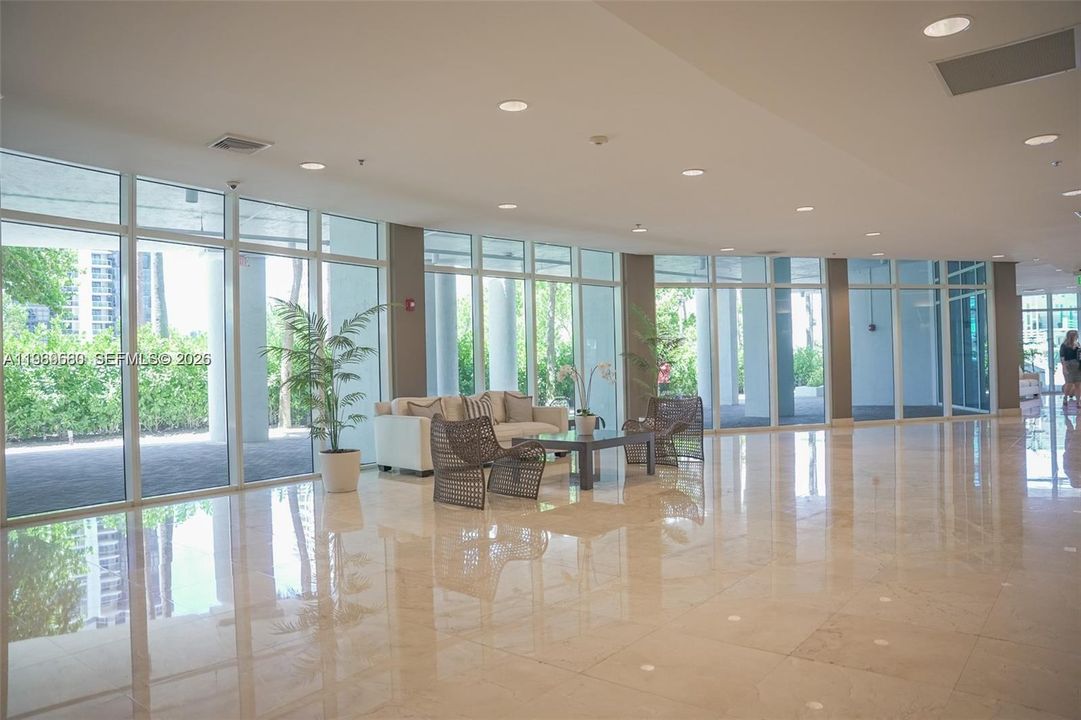 For Sale: $1,550,000 (2 beds, 2 baths, 1128 Square Feet)