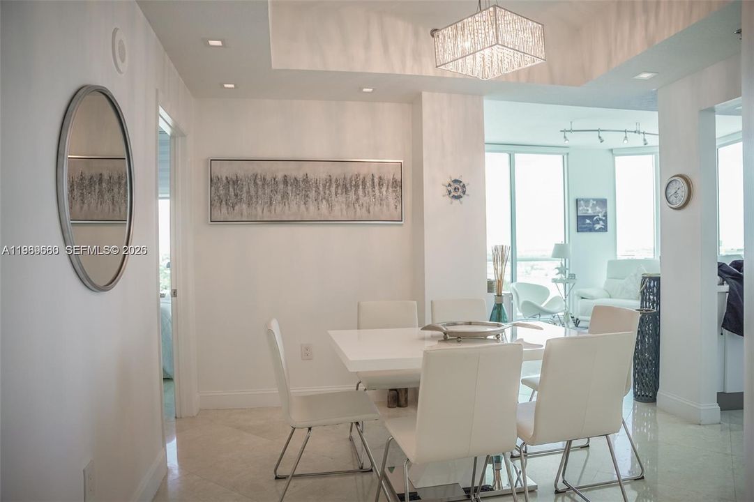 For Sale: $1,550,000 (2 beds, 2 baths, 1128 Square Feet)