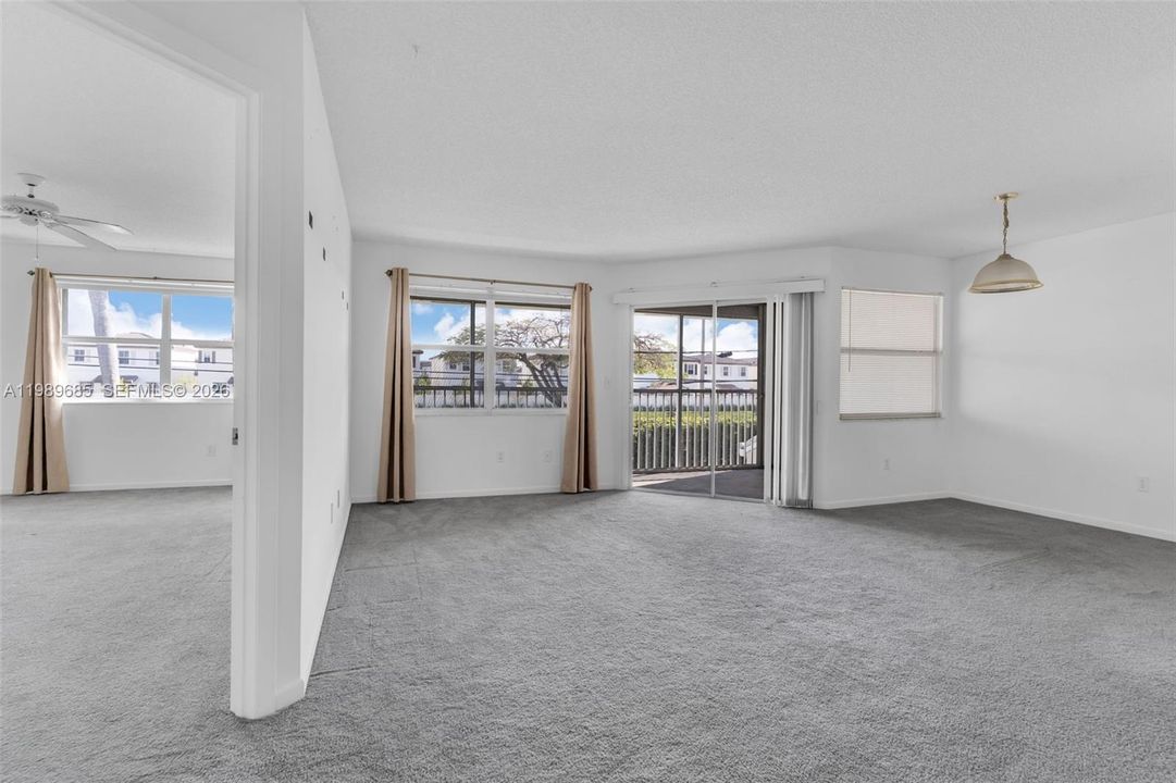 For Sale: $189,900 (2 beds, 2 baths, 1160 Square Feet)