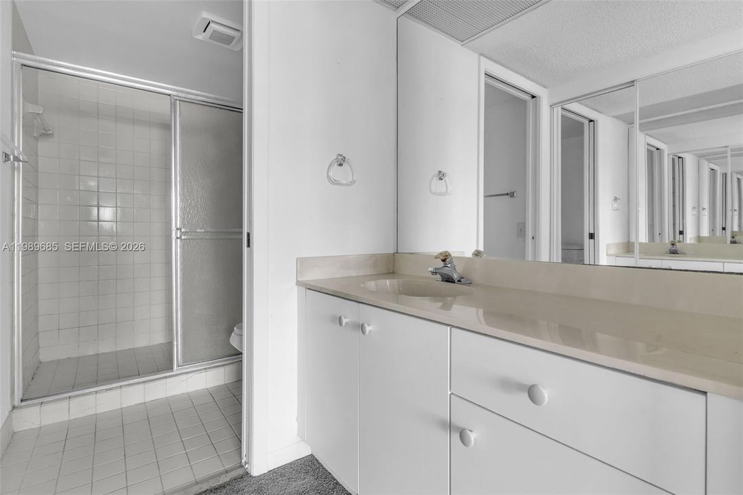 For Sale: $189,900 (2 beds, 2 baths, 1160 Square Feet)
