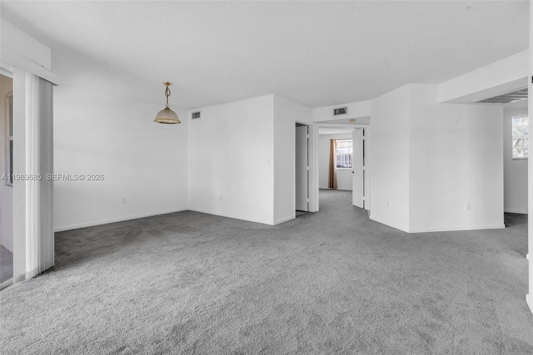 For Sale: $189,900 (2 beds, 2 baths, 1160 Square Feet)