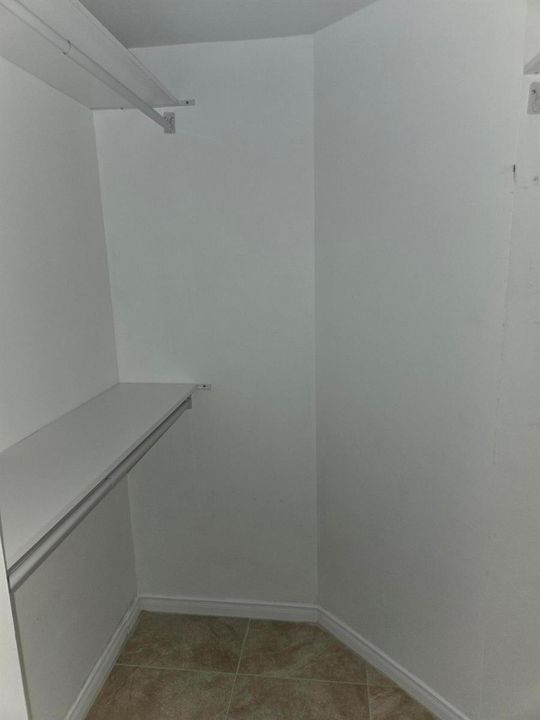 Walk-In Closet 2