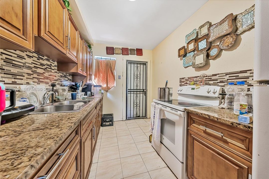 6703 - Kitchen